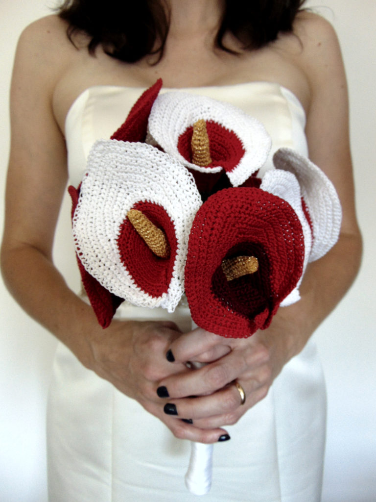 Free crochet pattern Calla Lily Bouquet by www.CityFarmhouseStudio.com